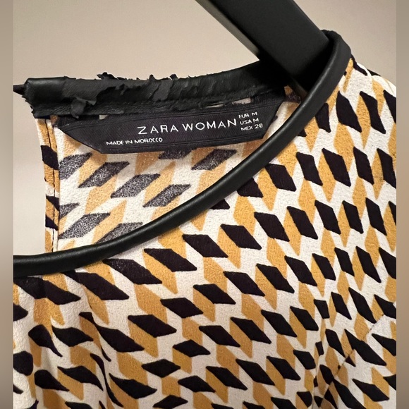 Zara ladies geometric pattern blouse - Picture 2 of 4